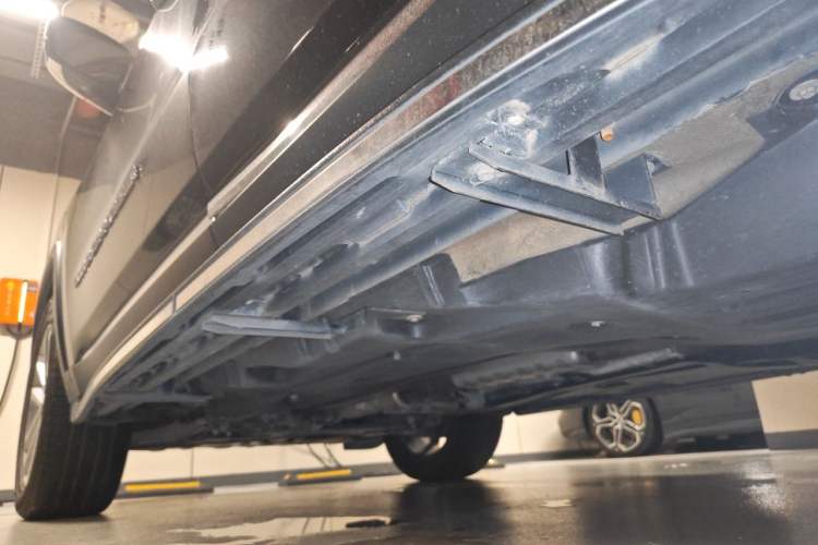 Used Jeep Grand Commander 2018 2.0T Four-Wheel Drive Premium Navigation Version China V Chassis Rear Left