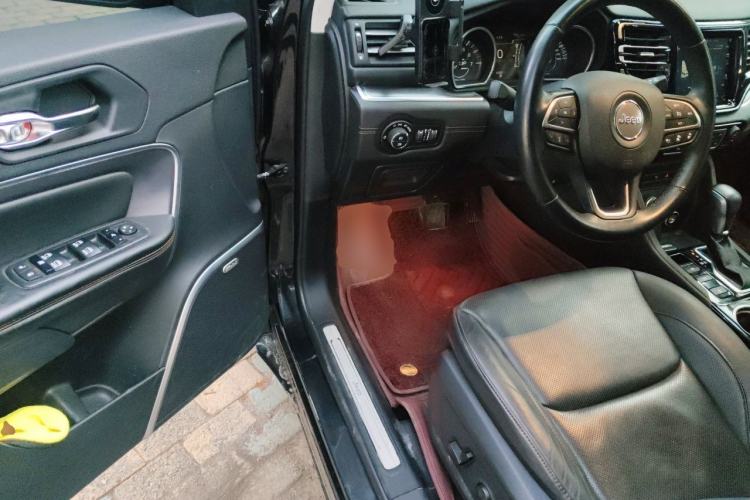 Used Jeep Grand Commander 2018 2.0T Four-Wheel Drive Smart Enjoyment Version China V Emission Standard Driver Seat
