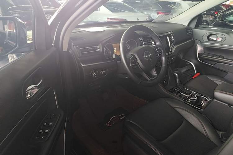 Used Jeep Grand Commander 2018 2.0T Four-Wheel Drive Smart Enjoyment Version China V Emission Standard Driver Seat