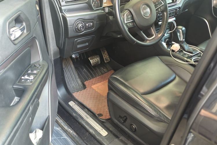 Used Jeep Grand Commander 2018 2.0T Four-Wheel Drive Enjoyment Edition China VI Driver Seat