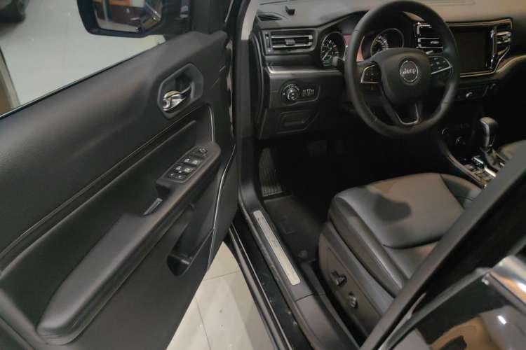 Used Jeep Grand Commander 2018 2.0T Four-Wheel Drive Enjoyment Edition China VI Driver Seat