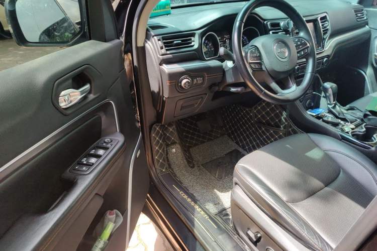 Used Jeep Grand Commander 2018 2.0T Four-Wheel Drive Smart Enjoyment Version China VI Driver Seat