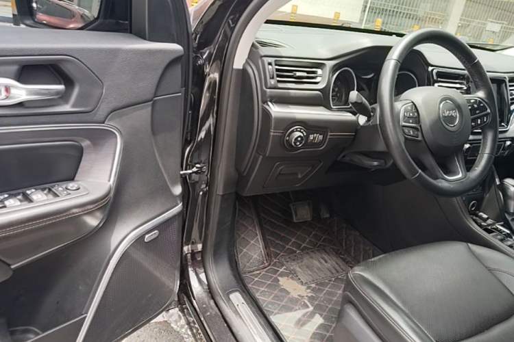 Used Jeep Grand Commander 2018 2.0T Four-Wheel Drive Smart Enjoyment Version China V Emission Standard Driver Seat
