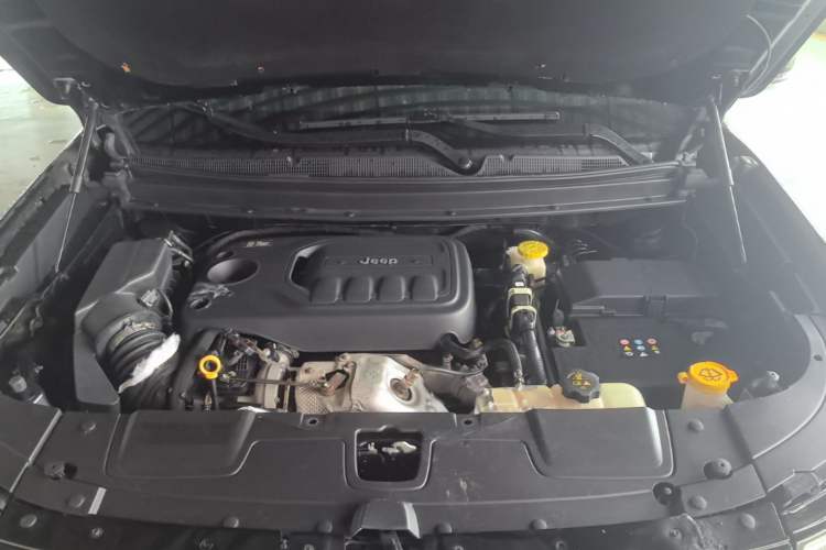 Used Jeep Grand Commander 2018 2.0T Four-Wheel Drive Premium Navigation Version China V Engine Bay