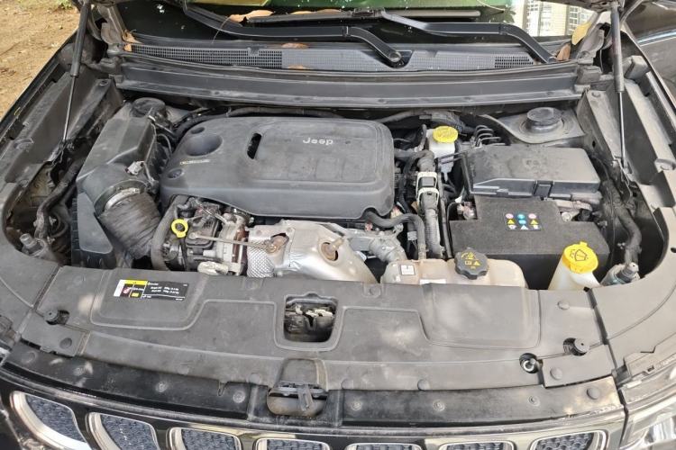 Used Jeep Grand Commander 2018 2.0T Four-wheel Drive Premium Edition China VI Engine Bay