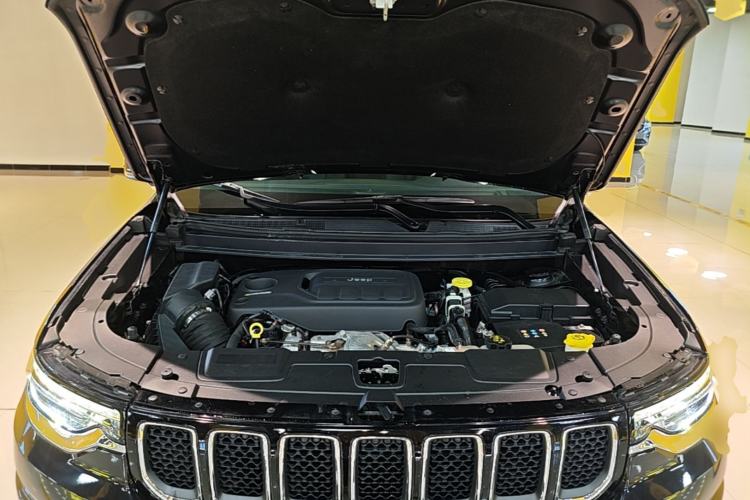 Used Jeep Grand Commander 2018 2.0T Four-Wheel Drive Enjoyment Version China V Engine Bay