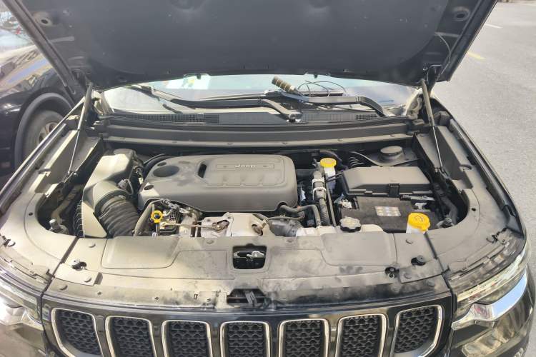 Used Jeep Grand Commander 2018 2.0T Four-Wheel Drive Enjoyment Edition China VI Engine Bay