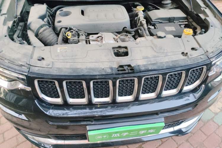 Used Jeep Grand Commander 2018 2.0T Four-Wheel Drive Smart Enjoyment Version China V Emission Standard Engine Bay