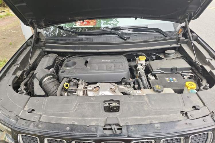 Used Jeep Grand Commander 2018 2.0T Four-Wheel Drive Smart Enjoyment Version China VI Engine Bay