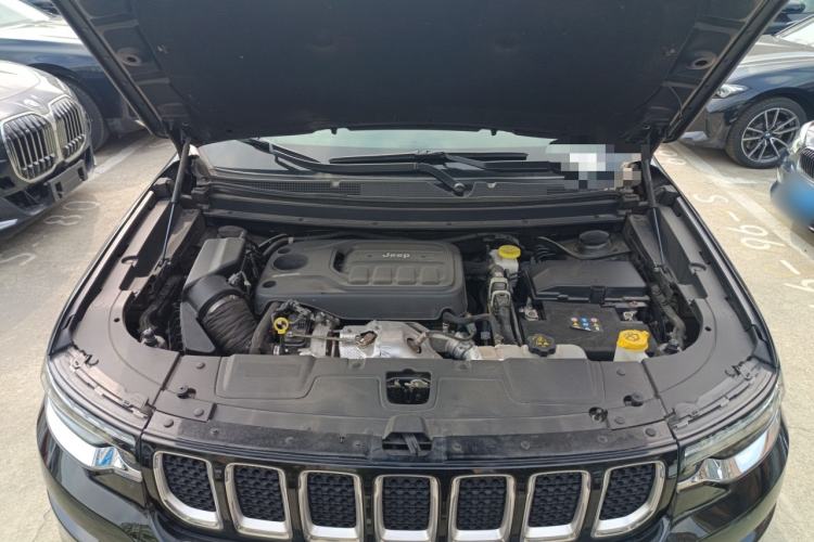 Used Jeep Grand Commander 2018 2.0T Four-Wheel Drive Smart Enjoyment Version China V Emission Standard Engine Bay