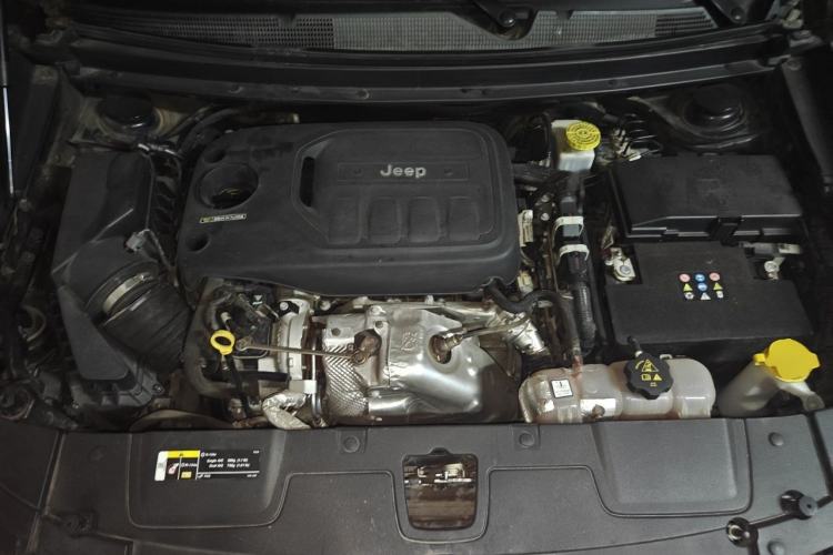 Used Jeep Grand Commander 2018 2.0T Four-Wheel Drive Enjoyment Edition China VI Engine Bay