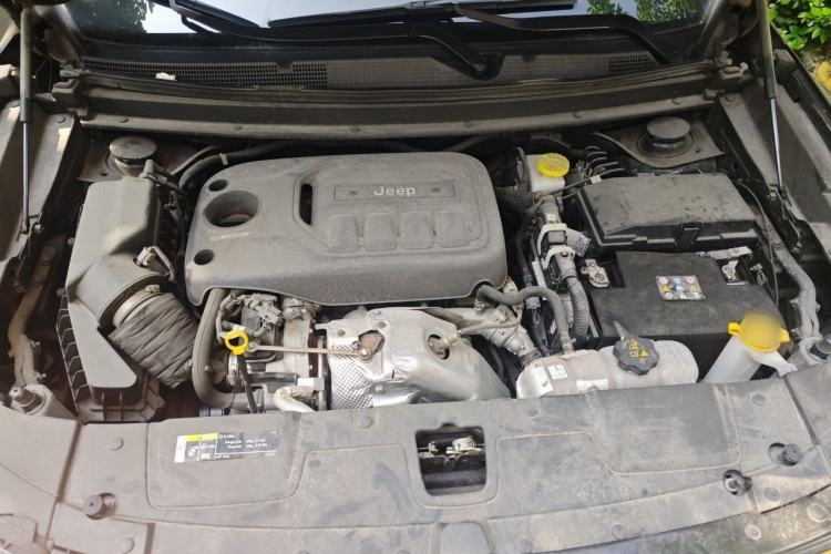 Used Jeep Grand Commander 2018 2.0T Four-Wheel Drive Smart Enjoyment Version China V Emission Standard Engine Bay