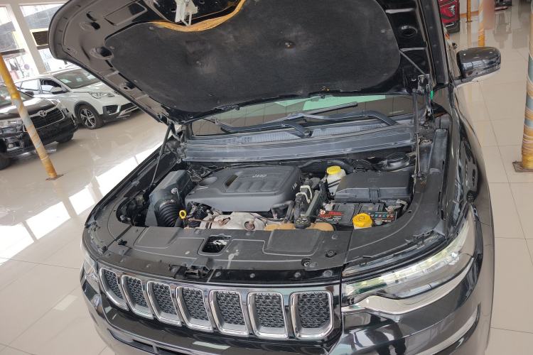 Used Jeep Grand Commander 2018 2.0T Four-Wheel Drive Enjoyment Edition China VI Engine Bay