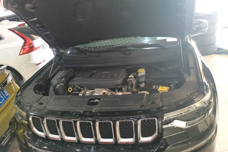 Used Jeep Grand Commander 2018 2.0T Four-wheel Drive Premium Edition China VI Engine Bay