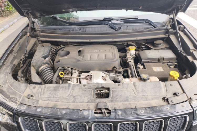 Used Jeep Grand Commander 2018 2.0T Four-Wheel Drive Enjoyment Edition China VI Engine Bay