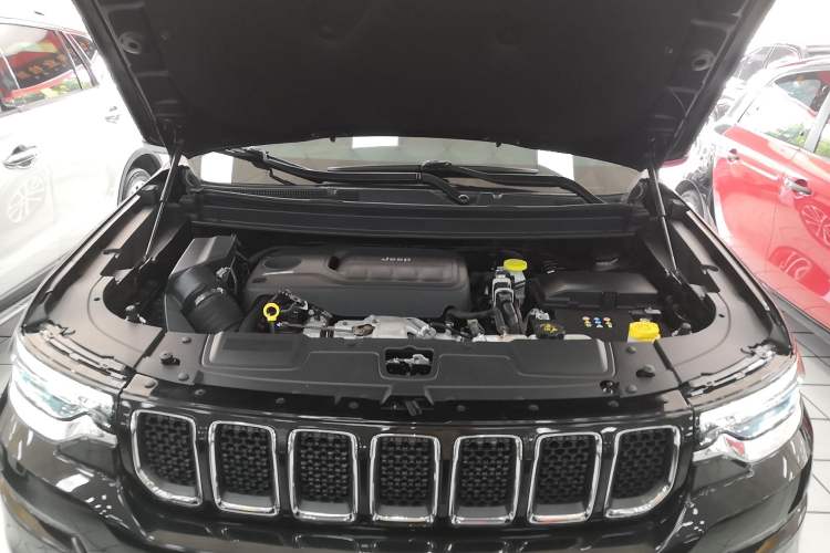Used Jeep Grand Commander 2018 2.0T Four-Wheel Drive Enjoyment Edition China VI Engine Bay