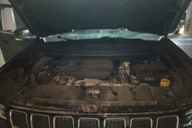 Used Jeep Grand Commander 2018 2.0T Four-Wheel Drive Enjoyment Edition China VI Engine Bay