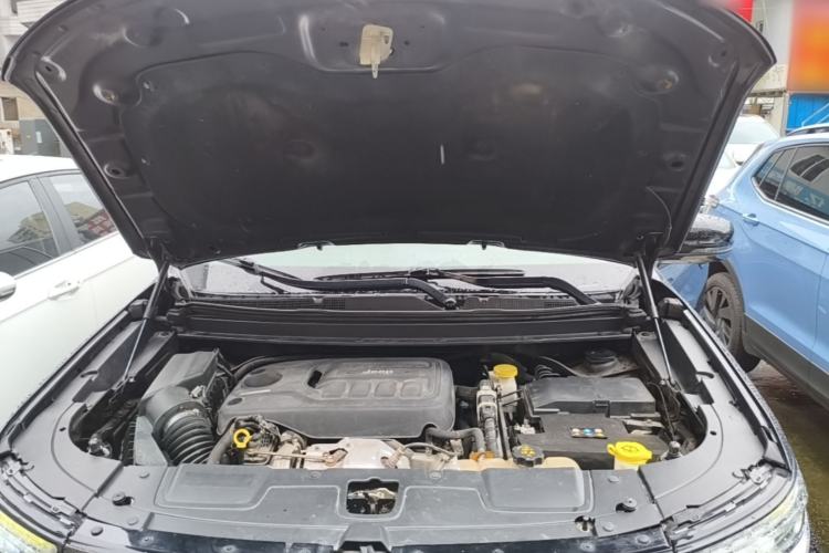 Used Jeep Grand Commander 2018 2.0T Four-Wheel Drive Enjoyment Version China V Engine Bay