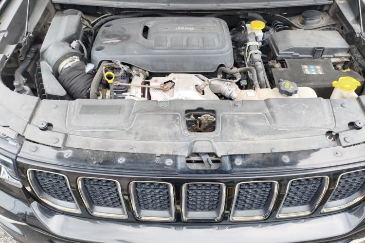 Used Jeep Grand Commander 2018 2.0T Four-Wheel Drive Enjoyment Edition China VI Engine Bay