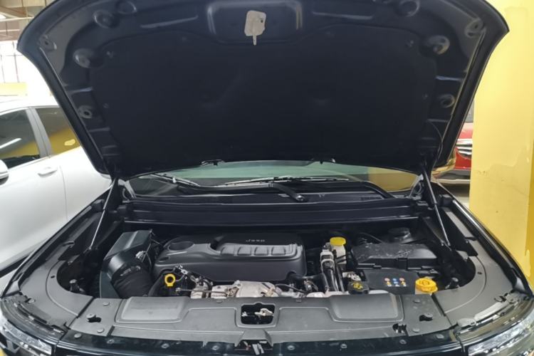 Used Jeep Grand Commander 2018 2.0T Four-Wheel Drive Enjoyment Edition China VI Engine Bay