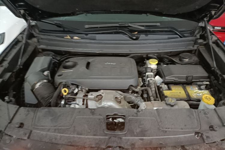 Used Jeep Grand Commander 2018 2.0T Four-Wheel Drive Enjoyment Edition China VI Engine Bay