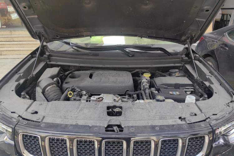 Used Jeep Grand Commander 2018 2.0T Four-Wheel Drive Smart Enjoyment Version China V Emission Standard Engine Bay