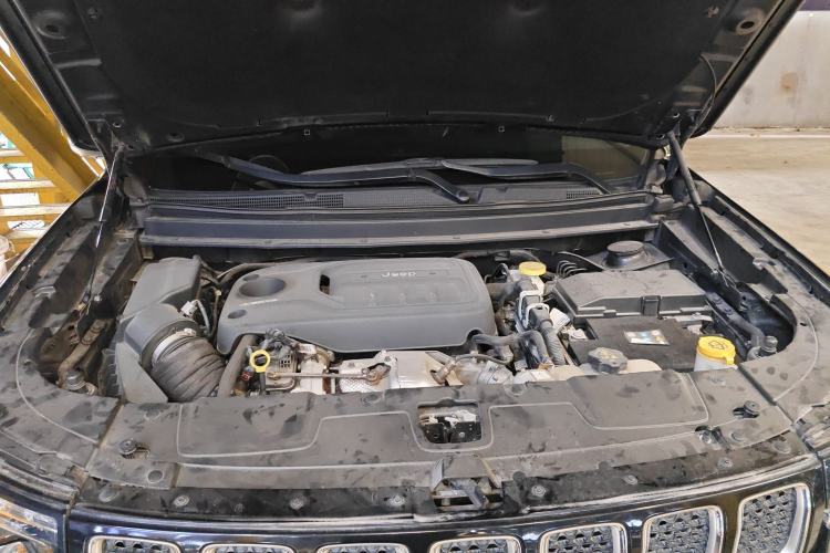 Used Jeep Grand Commander 2018 2.0T Four-Wheel Drive Smart Enjoyment Version China VI Engine Bay