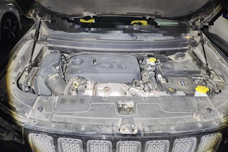 Used Jeep Grand Commander 2018 2.0T Four-Wheel Drive Enjoyment Edition China VI Engine Bay