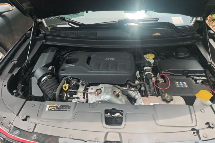 Used Jeep Grand Commander 2018 2.0T Four-Wheel Drive Enjoyment Edition China VI Engine Bay