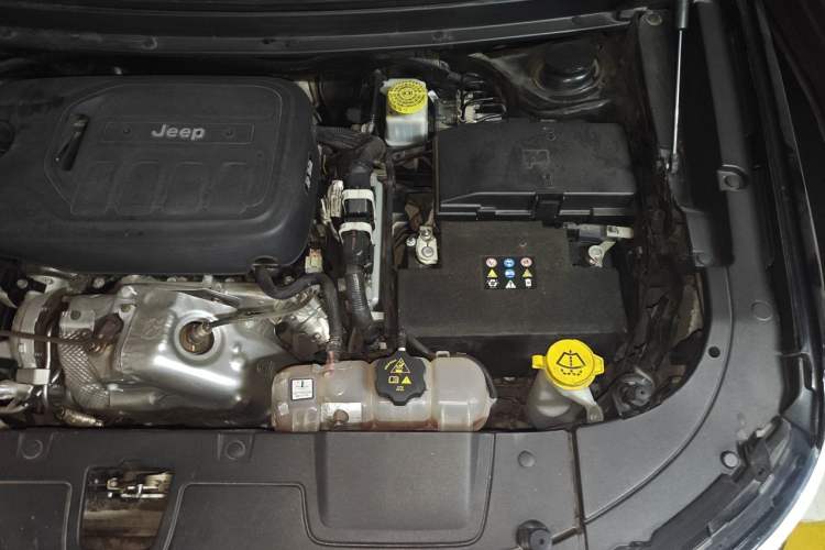 Used Jeep Grand Commander 2018 2.0T Four-Wheel Drive Enjoyment Edition China VI Engine Bay Left