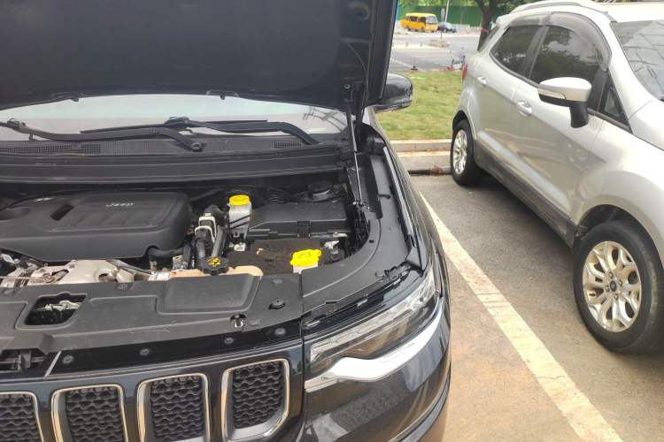 Used Jeep Grand Commander 2018 2.0T Four-Wheel Drive Premium Navigation Version China V Engine Bay Left