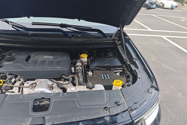 Used Jeep Grand Commander 2018 2.0T Four-Wheel Drive Enjoyment Edition China VI Engine Bay Left