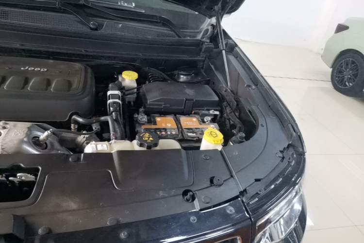 Used Jeep Grand Commander 2018 2.0T Four-Wheel Drive Enjoyment Edition China VI Engine Bay Left