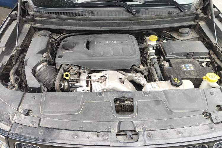 Used Jeep Grand Commander 2018 2.0T Four-Wheel Drive Enjoyment Edition China VI Engine Bay