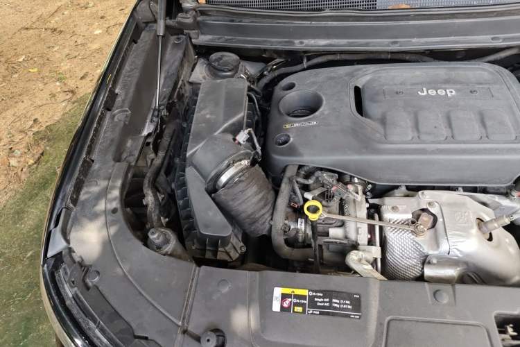 Used Jeep Grand Commander 2018 2.0T Four-wheel Drive Premium Edition China VI Engine Bay Right