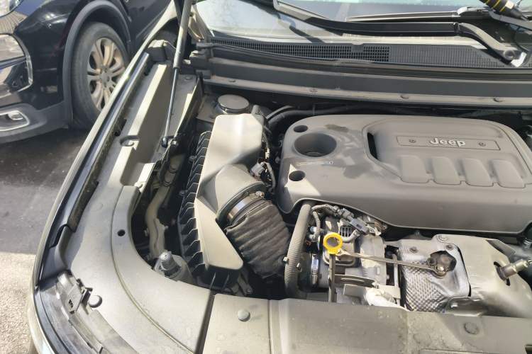 Used Jeep Grand Commander 2018 2.0T Four-Wheel Drive Enjoyment Edition China VI Engine Bay Right