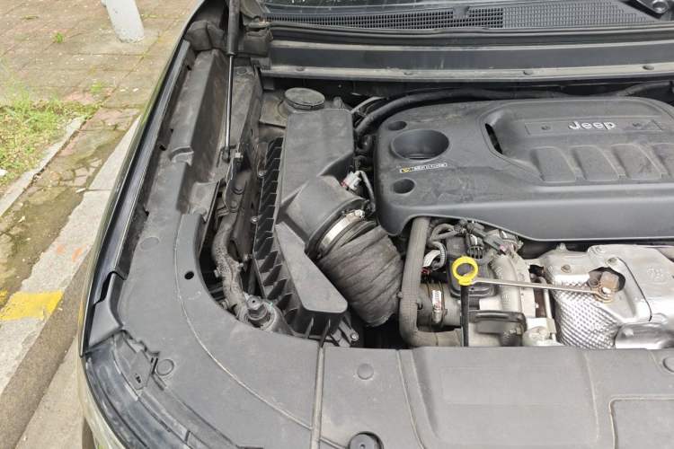 Used Jeep Grand Commander 2018 2.0T Four-Wheel Drive Smart Enjoyment Version China VI Engine Bay Right