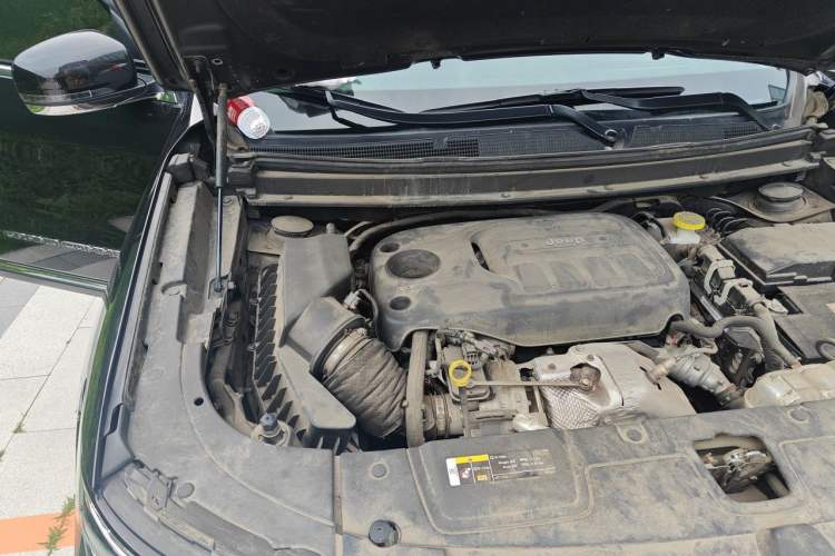 Used Jeep Grand Commander 2018 2.0T Four-Wheel Drive Enjoyment Version China V Engine Bay Right