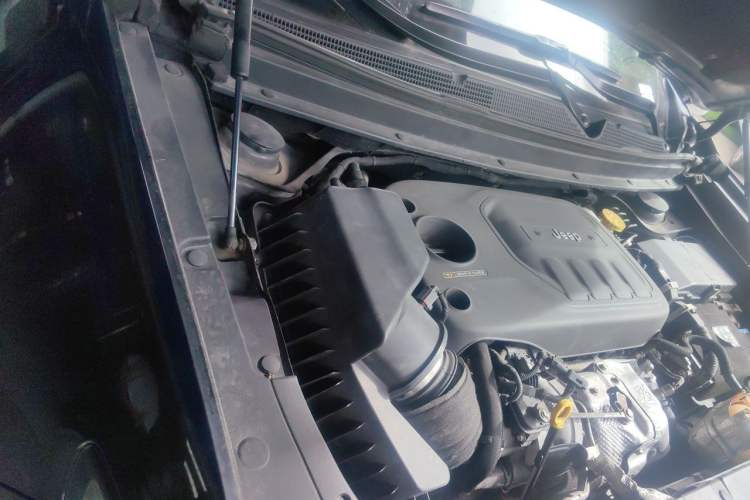 Used Jeep Grand Commander 2018 2.0T Four-Wheel Drive Premium Navigation Version China V Engine Bay Right