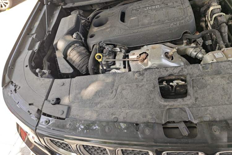 Used Jeep Grand Commander 2018 2.0T Four-Wheel Drive Smart Enjoyment Version China V Emission Standard Engine Bay Right