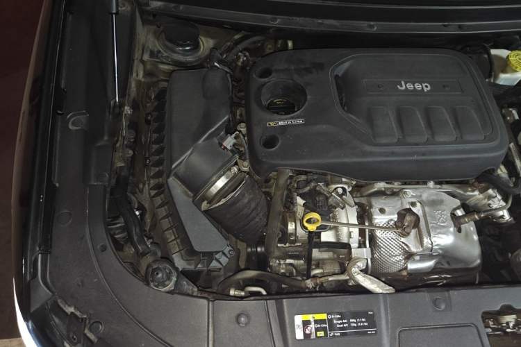 Used Jeep Grand Commander 2018 2.0T Four-Wheel Drive Enjoyment Edition China VI Engine Bay Right