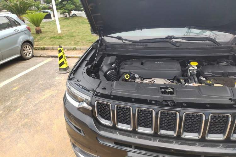 Used Jeep Grand Commander 2018 2.0T Four-Wheel Drive Premium Navigation Version China V Engine Bay Right