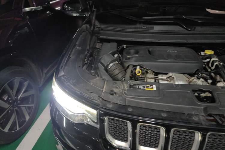 Used Jeep Grand Commander 2018 2.0T Four-Wheel Drive Enjoyment Version China V Engine Bay Right