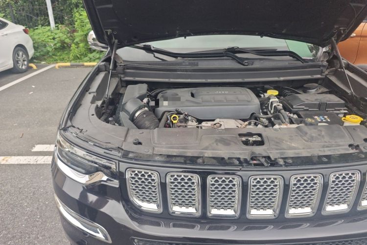 Used Jeep Grand Commander 2018 2.0T Four-Wheel Drive Enjoyment Edition China VI Engine Bay Right