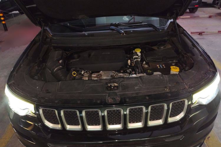 Used Jeep Grand Commander 2018 2.0T Four-Wheel Drive Smart Enjoyment Version China VI Engine Bay