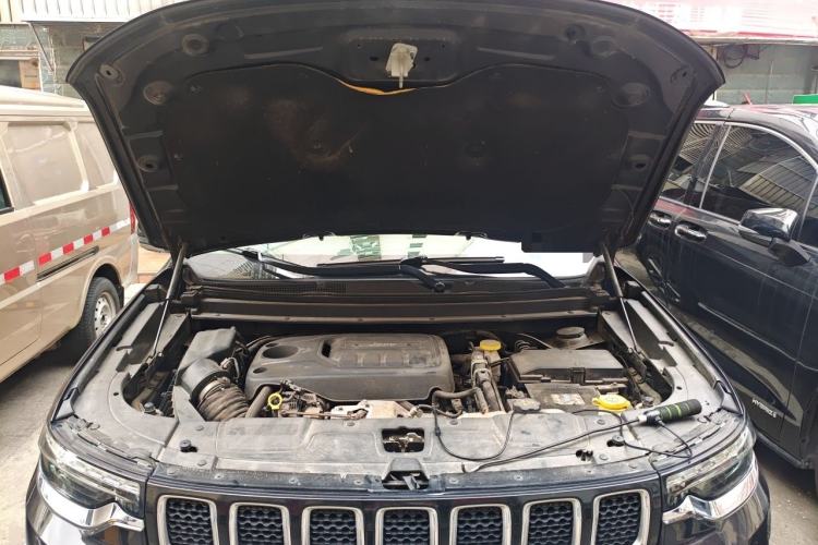 Used Jeep Grand Commander 2018 2.0T Four-wheel Drive Premium Edition China VI Engine Bay