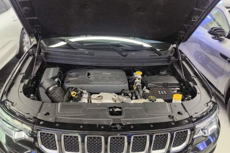 Used Jeep Grand Commander 2018 2.0T Four-Wheel Drive Prestige Edition China V Engine Bay