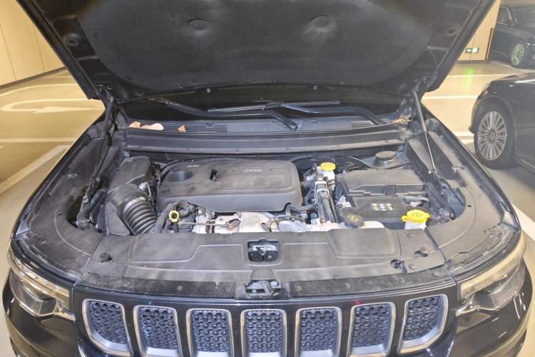 Used Jeep Grand Commander 2018 2.0T Four-Wheel Drive Premium Navigation Version China V Engine Bay