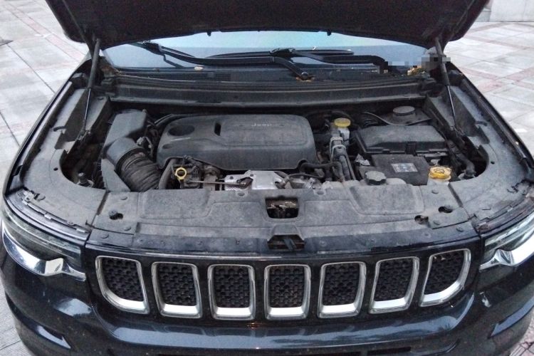 Used Jeep Grand Commander 2018 2.0T Four-wheel Drive Premium Edition China VI Engine Bay