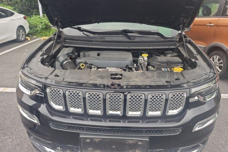 Used Jeep Grand Commander 2018 2.0T Four-Wheel Drive Enjoyment Edition China VI Engine Bay